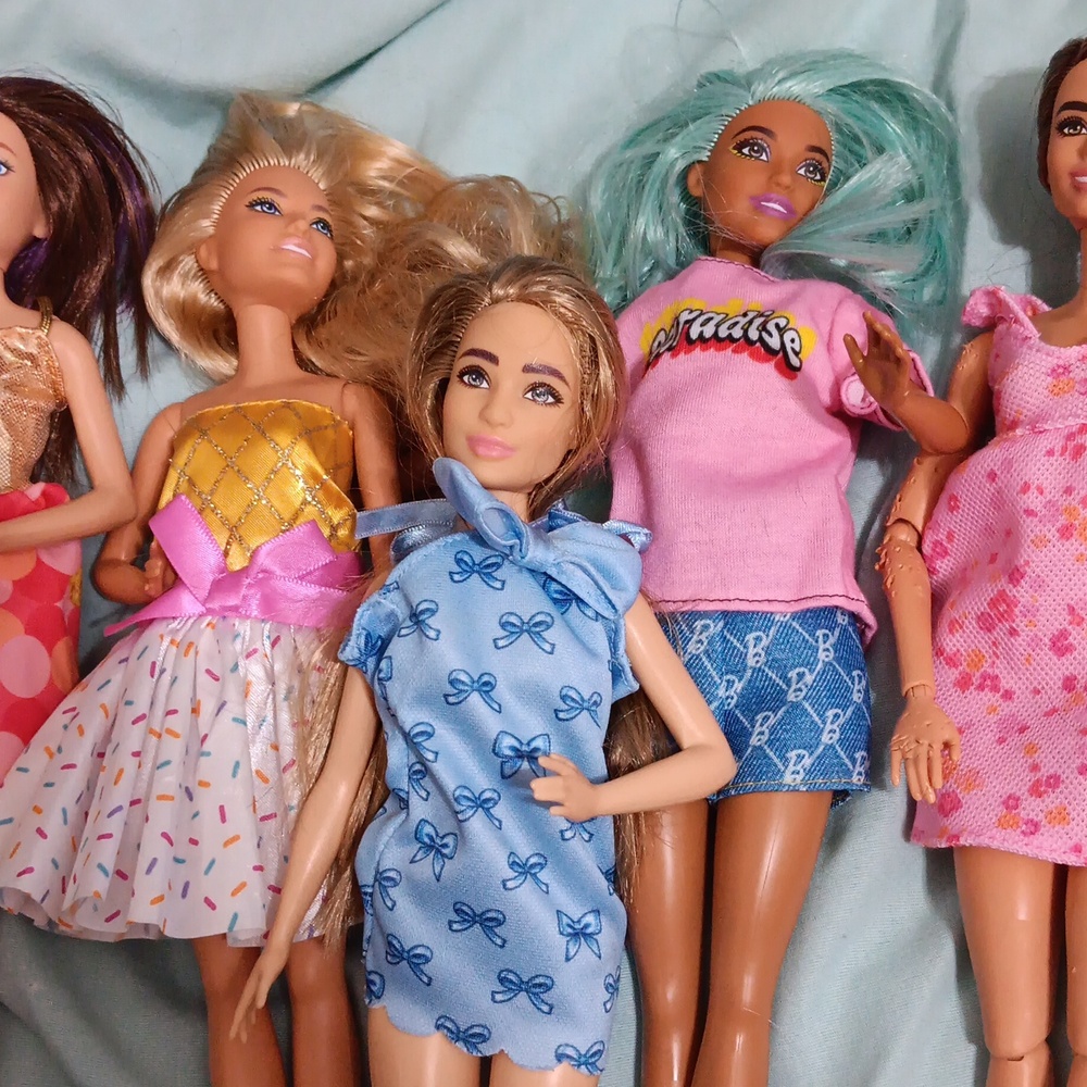 bundle of 6 barbies euc - Picture 3 of 4